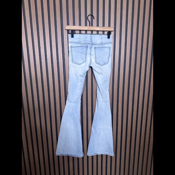Free People Jeans 24 Blue Acid Wash Denim Penny Pull On Low Rise Bell Bottom - Picture 2 of 6